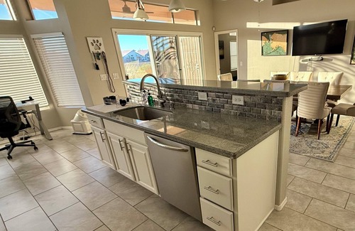 Sun City Casa | PET Friendly Home on the Golf Course / Surprise and Peoria Spring Training!
