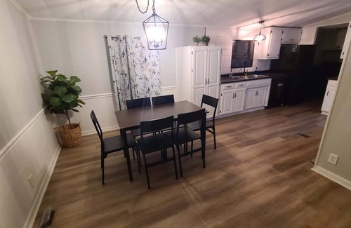 Blue Springs Casa | Pet friendly home in a quiet secluded neighborhood near multiple large lakes.