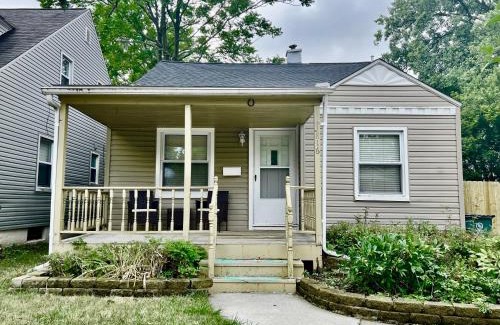 Royal Oak Casa | Pet Friendly Home w Backyard in Royal Oak