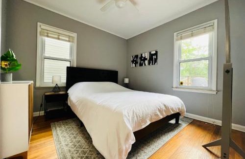 Royal Oak Casa | Pet Friendly Home w Backyard in Royal Oak