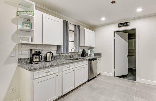 Seffner Community Alliance Casa | Pet-Friendly Home w/ Lanais, Near Dtwn Tampa!