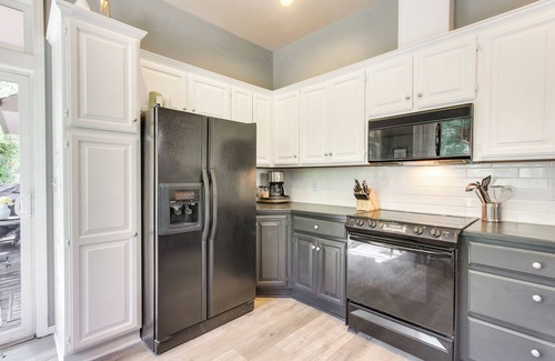 Springfield Casa | Pet-Friendly Home w/ Grill, 2 Mi to Autzen Stadium