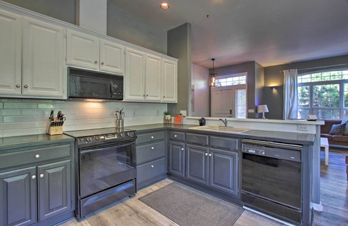 Springfield Casa | Pet-Friendly Home w/ Grill, 2 Mi to Autzen Stadium