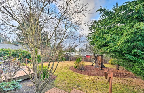 Edmonds Casa | Pet-Friendly Home w/ Yard ~ 1 Mi to Beach!