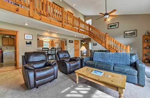 Maggie Valley Casa | Pet-Friendly Home with Deck and Mountain Views!