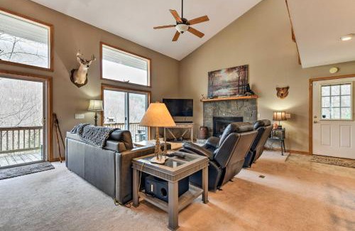 Maggie Valley Casa | Pet-Friendly Home with Deck and Mountain Views!