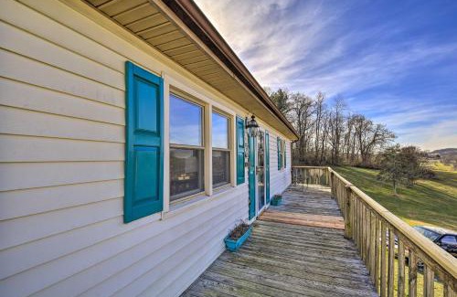 Meadowview Casa | Pet-Friendly Home with Grill and Farm in Meadowview!