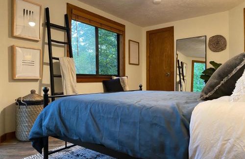 Ellijay Casa | Pet-Friendly - Hot Tub - Fire Pit - Great Views