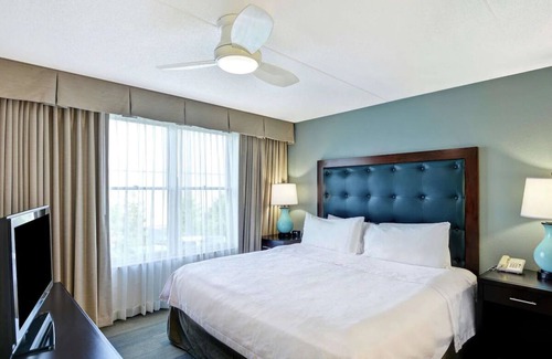 Lexington Hotel | Pet-Friendly Hotel Unit w/ Seasonal Pool, BBQ & Free Parking