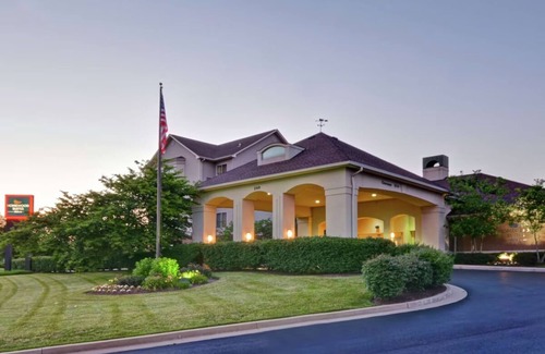 Lexington Casa | Pet-Friendly Hotel Unit w/ Seasonal Pool, BBQ & Free Parking