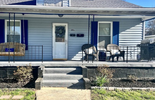 Alcoa Casa | Pet friendly house with 3 king beds and fenced in back yard.