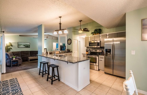 Sebastian Highlands Casa | Pet Friendly! Huge Heated Pool Quiet Neighborhood Close to Beach Gr8 4 Families!