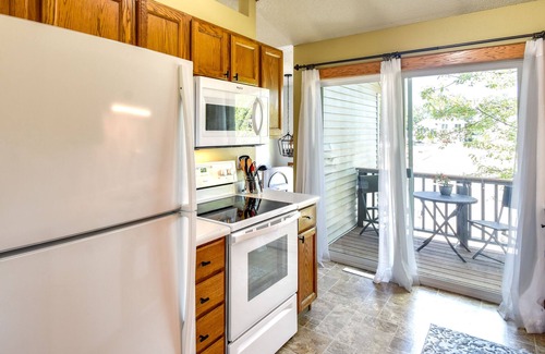 Weber Casa | Pet-Friendly Iowa City Home with Backyard & Deck!