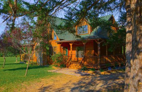 Jefferson Casa | Pet-Friendly Jefferson Home Near Lake O the Pines