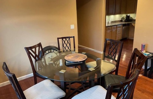 Auburn Casa | Pet Friendly, King bed, 3 Rooms Sleeps 6