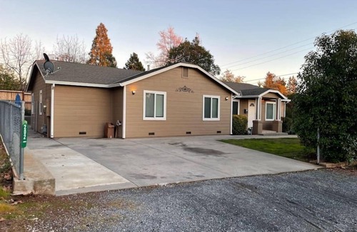 Auburn Casa | Pet Friendly, King bed 4 Rooms Sleeps 10