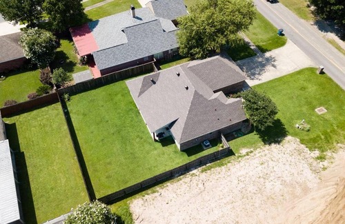 Lafayette Villa | Pet friendly,king bed,jacuzzi tub,separate shower