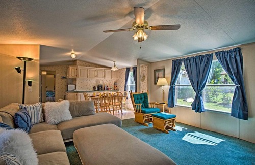 Kingston Casa | Pet Friendly Kingston Home with Deck and Fire Pit