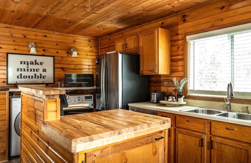 Lake Geneva Casa | Pet Friendly Lake Geneva Getaway for 6!