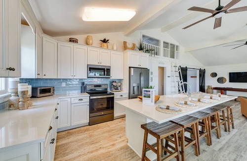 Mayhew Casa | Pet-Friendly Lake Norman Home with Boat Dock!