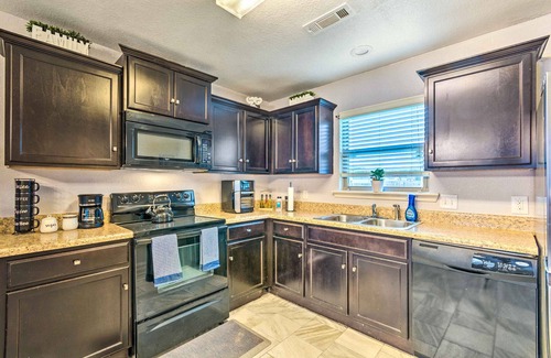 Little Rock Cabaña | Pet-friendly Little Rock Home ~ 8 Mi to Dtwn!