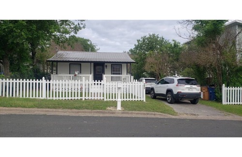 St. Johns Casa | Pet Friendly Little White House