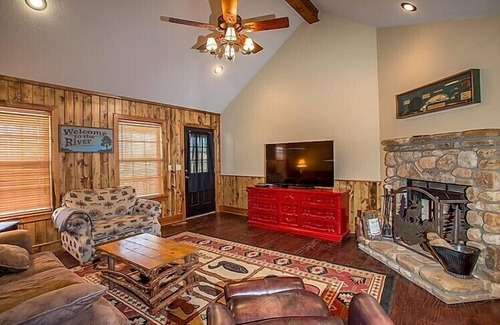Heber Springs Cabina | Pet Friendly Lobo Landing Cabin!