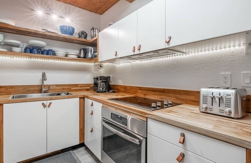 June Lake Condominio | Pet Friendly! Location, Luxury, Comfort
