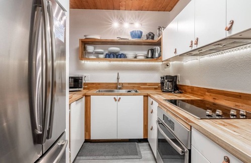 June Lake Condominio | Pet Friendly! Location, Luxury, Comfort