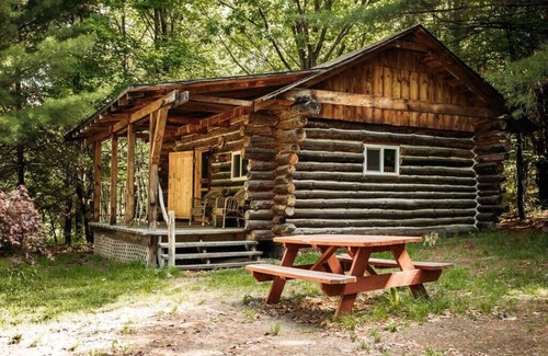 Penn Yan Casa | Pet Friendly Log Cabin