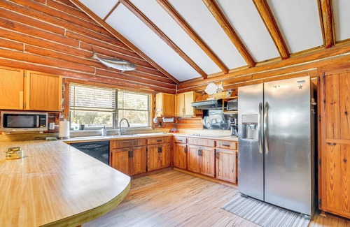 High Springs Cabina | Pet-Friendly Log Cabin in Florida Countryside!
