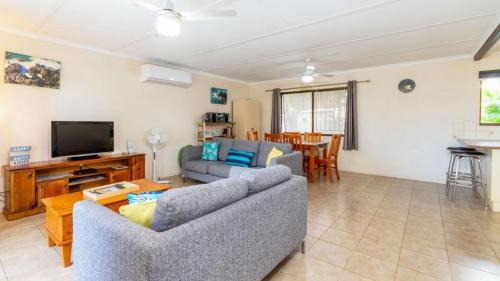 Bongaree Casa | Pet friendly lowset home with room for a boat, Wattle Ave, Bongaree