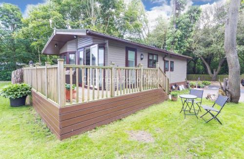 Corton Otro | Pet Friendly, Luxury Lodge With Decking In Suffolk Near The Beach Ref 32108A
