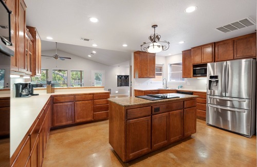 Marble Falls Casa | Mustang Retreat