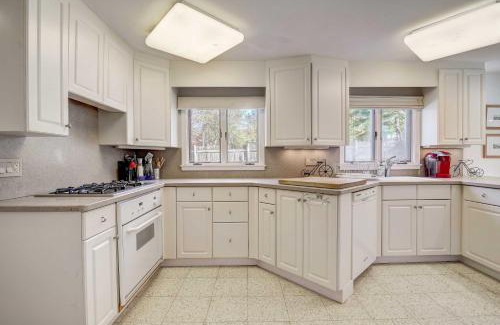 Marblehead Casa | Pet-Friendly Marblehead Home Near Preston Beach!