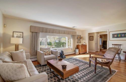 Marblehead Casa | Pet-Friendly Marblehead Home Near Preston Beach!