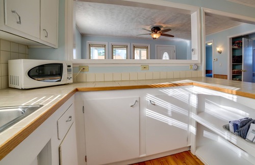 Houghton Lake Cabaña | Pet-Friendly Michigan Retreat w/ Fire Pit & Yard!