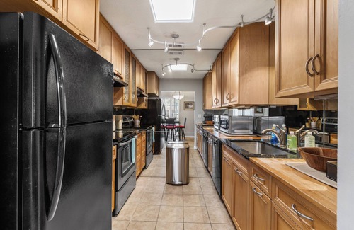 Whitfield Casa | Pet Friendly. Minutes to Beaches. Charming 2-bedroom house in adorable Sarasota.