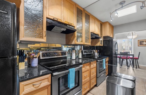Whitfield Casa | Pet Friendly. Minutes to Beaches. Charming 2-bedroom house in adorable Sarasota.
