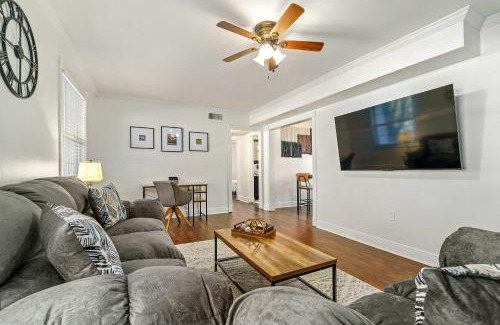 Mobile Apartamento | Pet-Friendly Mobile Condo about 4 Mi to Downtown!