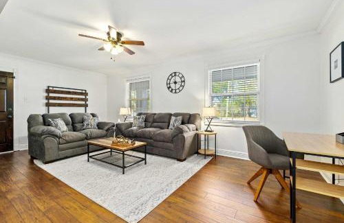 Mobile Apartamento | Pet-Friendly Mobile Condo about 4 Mi to Downtown!