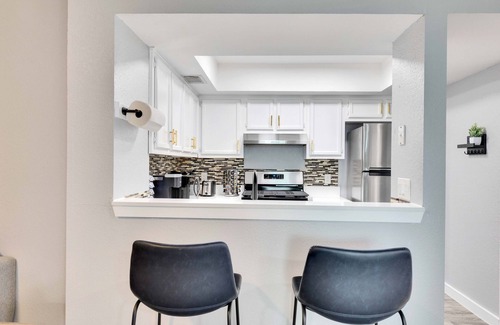 Los Indios Casa | Pet Friendly! Modern 2BR w/ King Bed + Fast Wi-Fi!