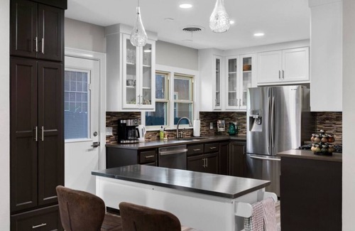 Hancock Casa | Pet Friendly Modern Home Centrally Located Close to Downtown UT