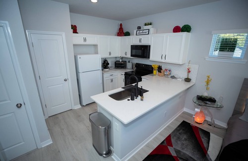 Colonialtown South Casa | Pet Friendly Modern Zen Studio Retreat W/ Hot Tub! Home by RedAwning