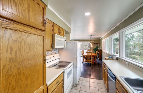 Stevensville Cabaña | Pet-friendly Montana Abode w/ Balcony & Fireplace!