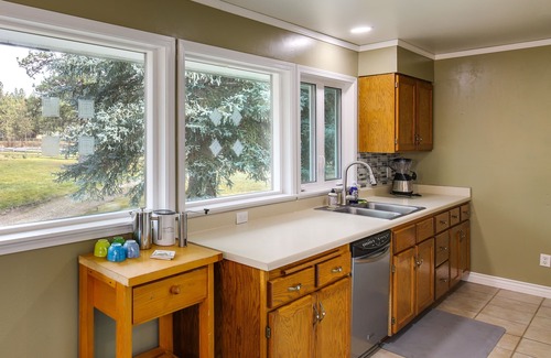 Stevensville Cabaña | Pet-friendly Montana Abode w/ Balcony & Fireplace!