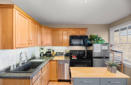 Weaverville Cabaña | Pet-Friendly Mountain View Cottage - Large deck & views of Blue Ridge Mtns.
