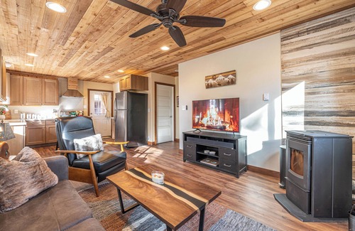 Florissant Casa | Pet-Friendly Mountain Cabin Near Hiking & Fishing