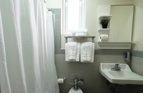 Miramar Apartamento | Pet Friendly | Near Old San Juan | Free Parking | AC