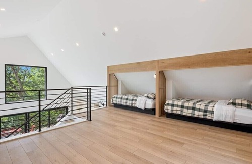 Mount Jackson Cabina | Pet-friendly New Build Luxe Cabin in Basye